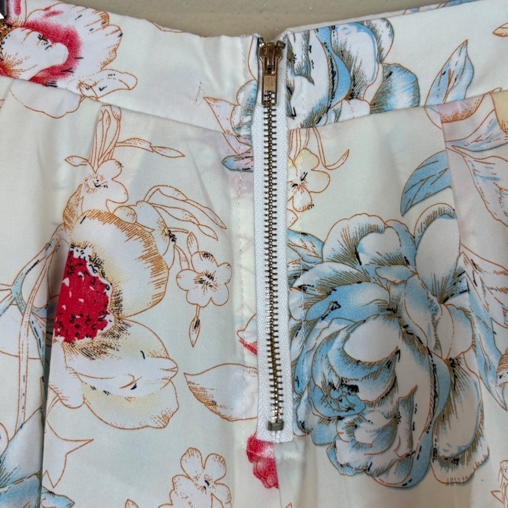 Haute Rogue Cream Skort with Red/Blue Floral Accents; Zipper Back Closure - Picture 5 of 7